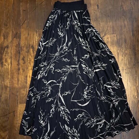 H&M Midi Pleated Skirt Size 10 - Picture 5 of 8